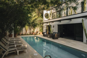 Spacious 8BR Double Villa, Gated, Double Patio & Pool